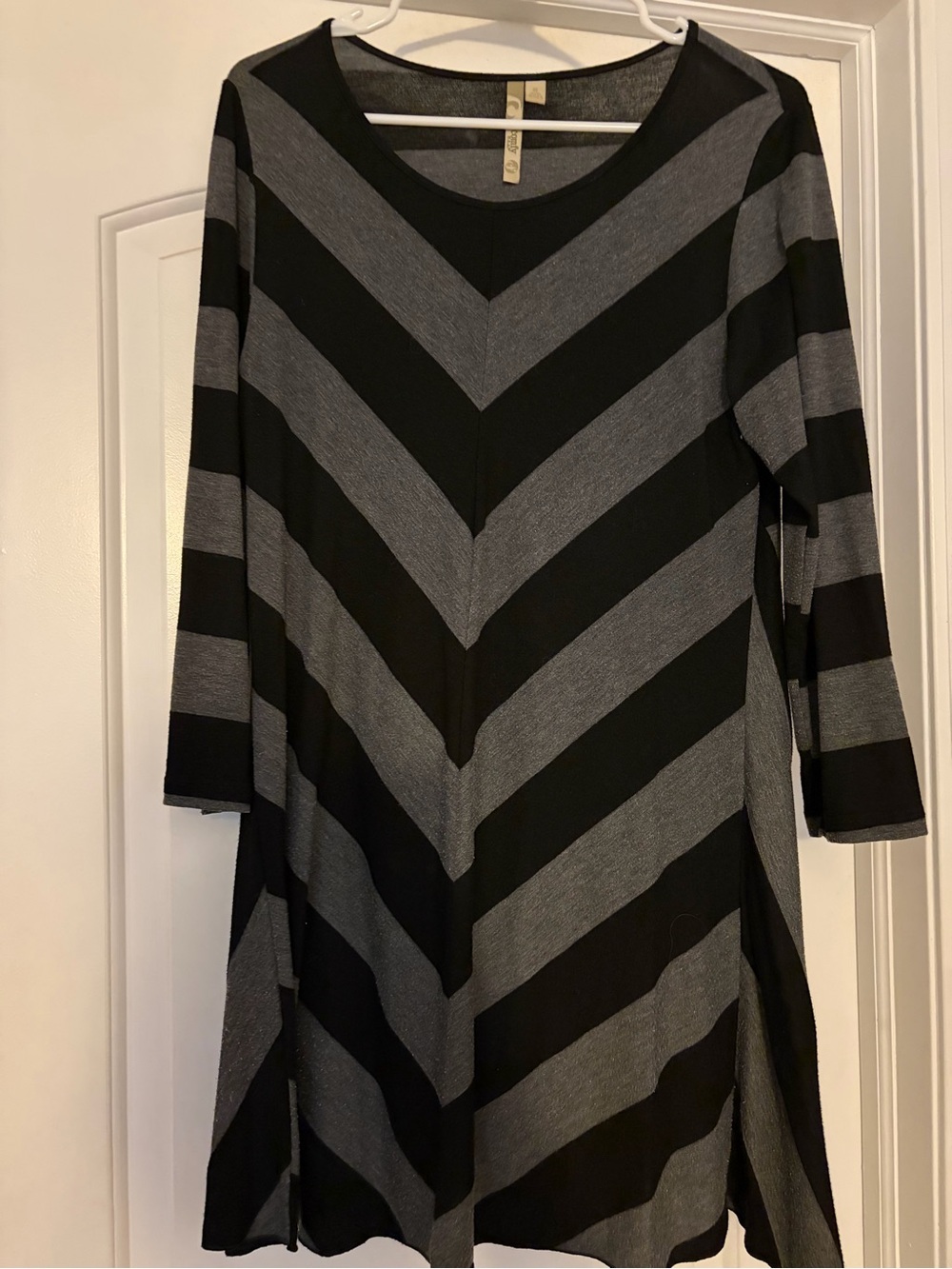 Comfy USA Black and Gray Chevron Tunic